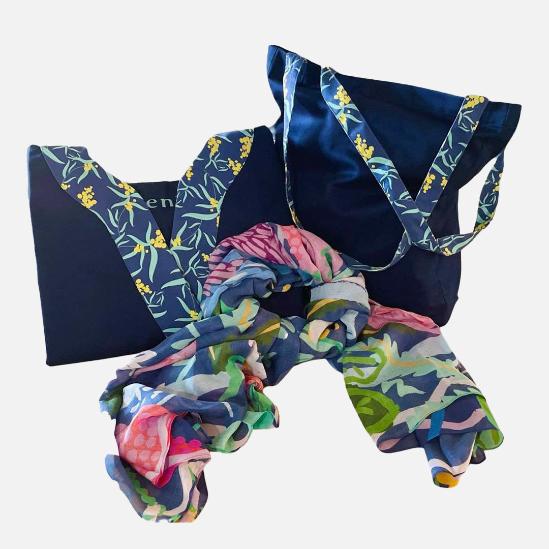 Feeling Fabulous Flora Gift Pack - Navy with FREE tote